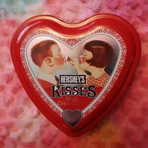 2001 Hershey's Kisses Heart Shape Cannister Tin 4" Preowned Valentines Day
